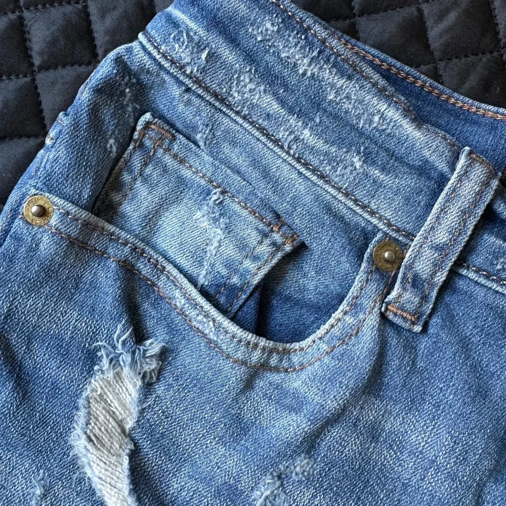 Express High Waisted Medium Wash Raw Hem Denim Shorts, Size 00